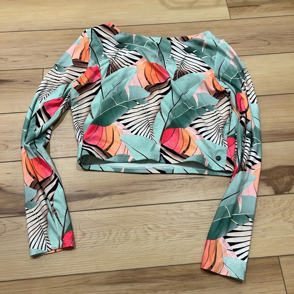 CALIA by Carrie Underwood Vibrant Leaf Print Crop Top - Picture 1 of 3